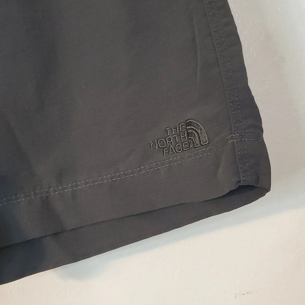 The North Face 11' Nylon Hiking Shorts Size 32 Grey Pockets Gorpcore Streetwear